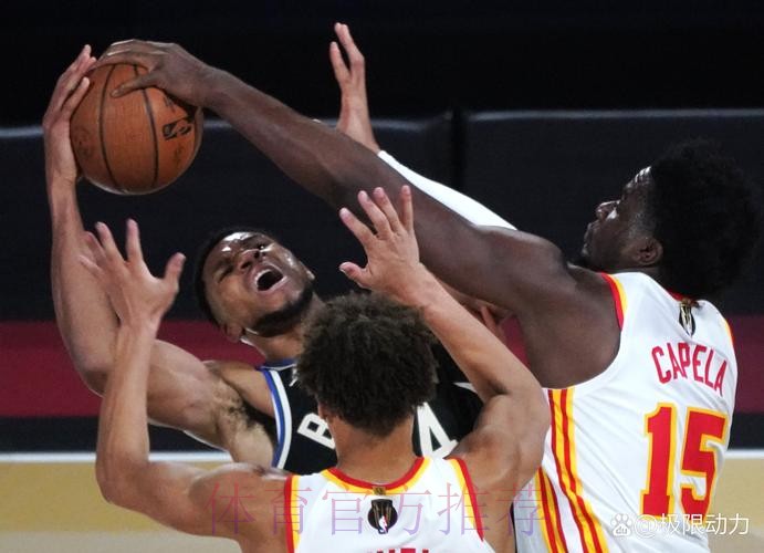 麦科勒姆关键时刻连得5分，老鹰追到4分雄鹿叫停